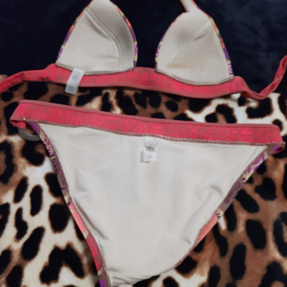Vs Bikini Set - Picture 8 of 14